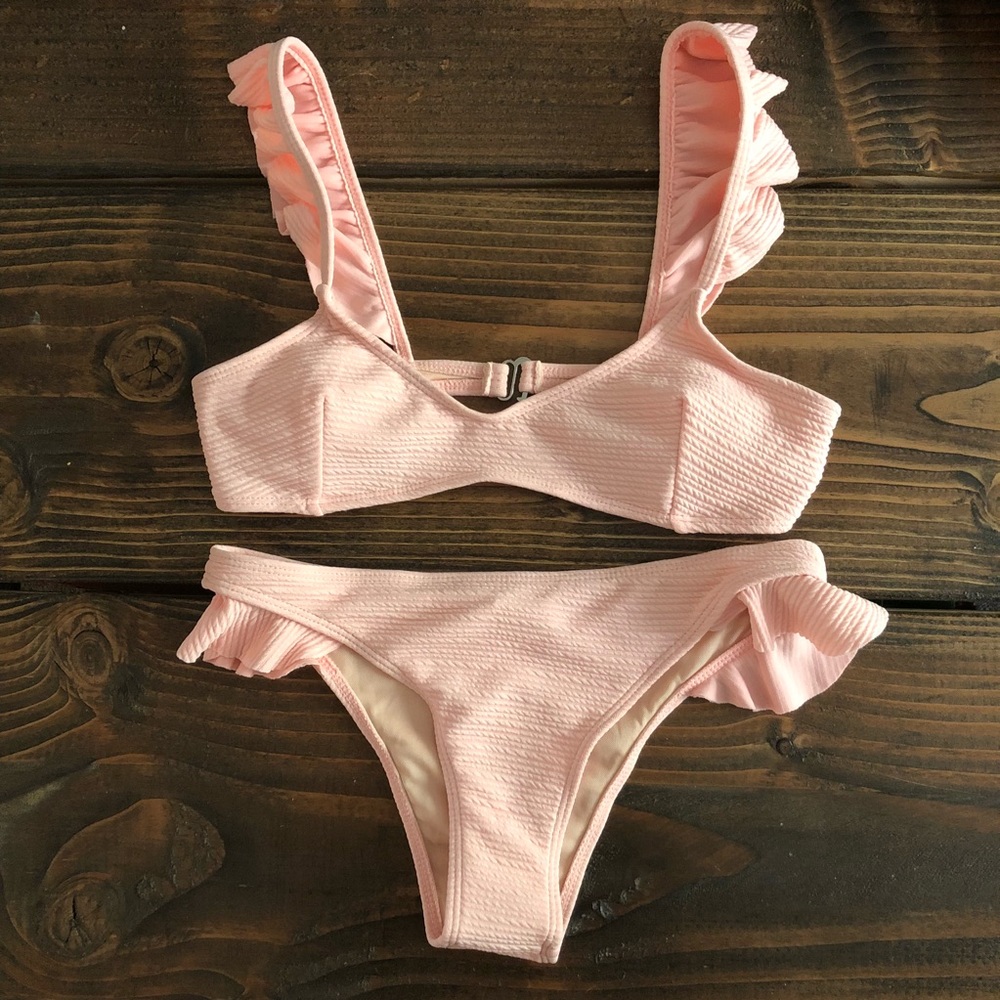 NWOT Ruffle Strap Textured Bikini Set